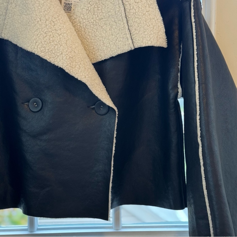 NWT HYFVE The Brooklynn Black and Cream Faux-Leather Sherpa Jacket M - Picture 5 of 13